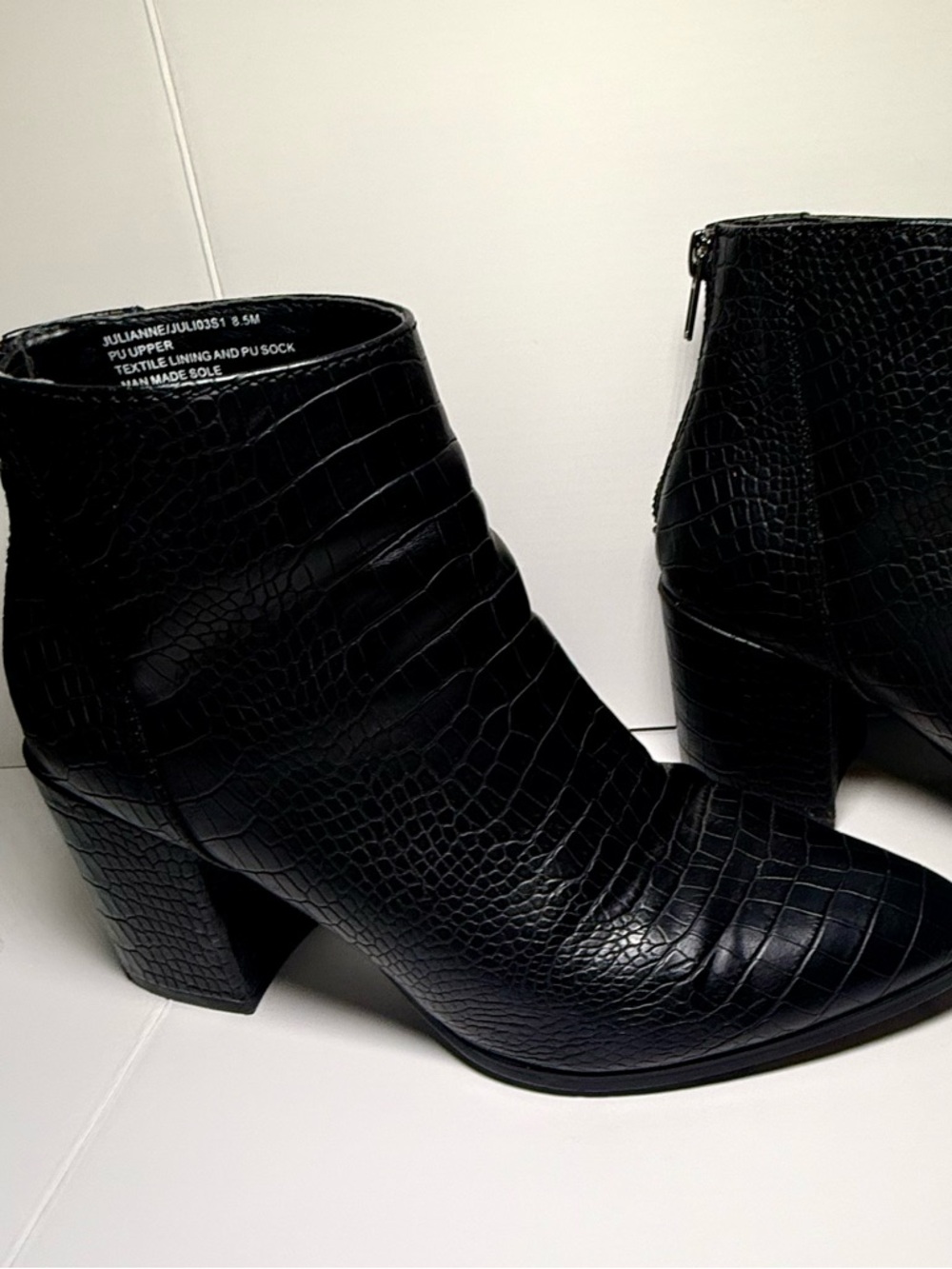Steve Madden Julianne Black Croc Embossed Ankle Bootie Pointed Toe Zip Size 8.5